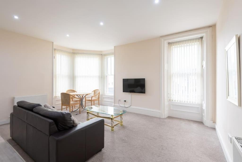 Castlebank House Flats, Dingwall Extérieur photo